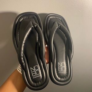 Cute black flip flops! Great for casual wear or dressing up